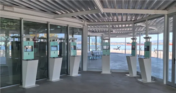 Quioscos de auto-registro en estación marítima (Fuente: AP Tarragona)