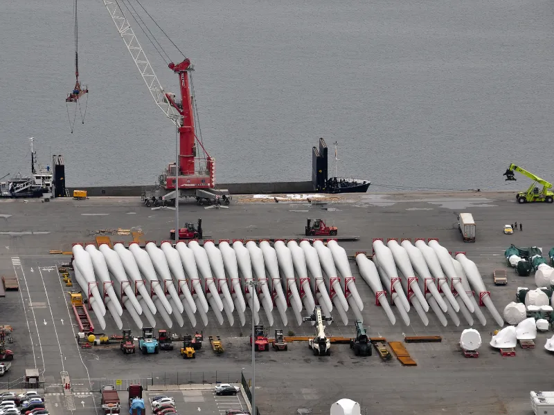 Puerto de Bilbao, carga palas aerogeneradores