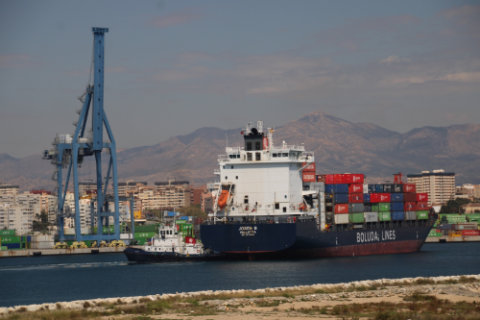 El tráfico de mercancías por los puertos comienza el año con fuerza El tráfico de mercancías por los puertos comienza el año con fuerza