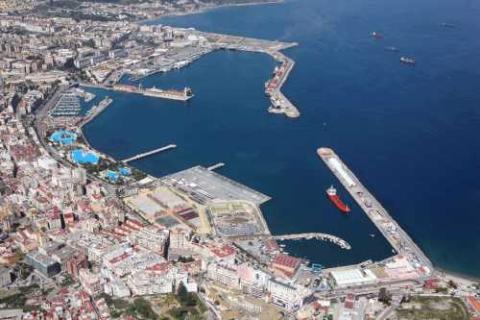 El movimiento de mercancías por los puertos supera los 472 millones de toneladas hasta octubre El movimiento de mercancías por los puertos supera los 472 millones de toneladas hasta octubre