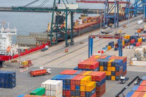 Los puertos españoles movieron 455 millones de toneladas hasta octubre y se modera la caída de los tráficos Los puertos españoles movieron 455 millones de toneladas hasta octubre y se modera la caída de los tráficos