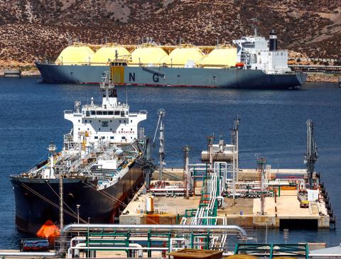 Los puertos españoles superan los 90,6 millones de toneladas movidas en los dos primeros meses del año Los puertos españoles superan los 90,6 millones de toneladas movidas en los dos primeros meses del año