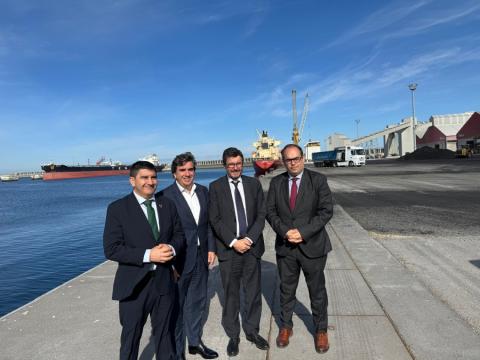 Transportes aborda con los puertos de A Coruña y de Ferrol la importancia de impulsar la intermodalidad portuaria visita a puerto