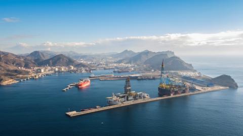 El tráfico de mercancías por los puertos de interés general creció el 3% hasta julio Foto de instalación portuaria