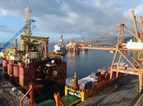 El tráfico portuario supera los 181 millones de toneladas en los primeros cuatro meses del año