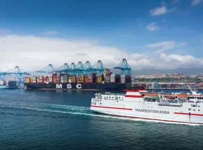 El tráfico de mercancías por los puertos de interés general creció un 2,4% hasta febrero